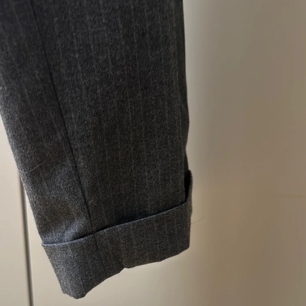 H&M NWT Gray Dress Pants Pinstripe with Textured Fabric and Tapered Fit - Picture 7 of 9